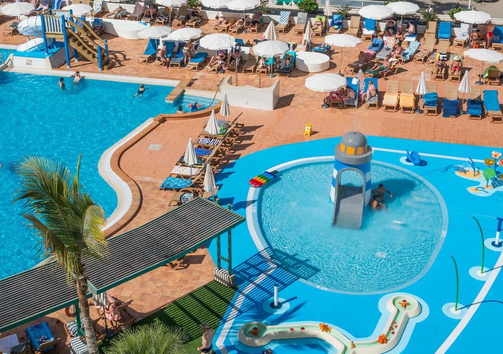 אדחה Hovima La Pinta Beachfront Family Hotel מראה חיצוני תמונה